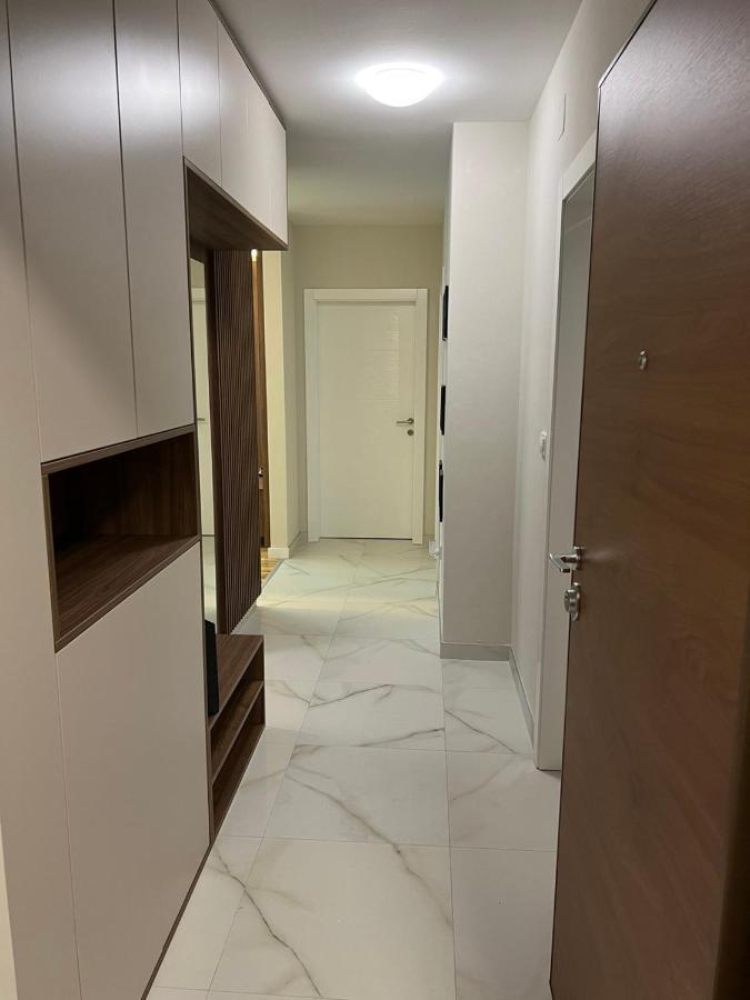 Lilly Lux Apartment Bijeljina Bagian luar foto