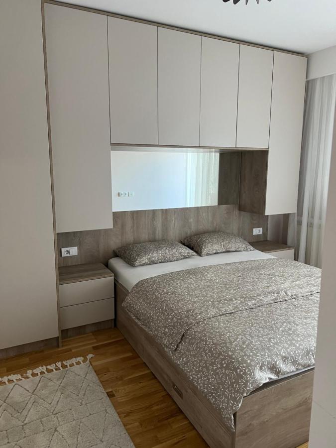 Lilly Lux Apartment Bijeljina Bagian luar foto
